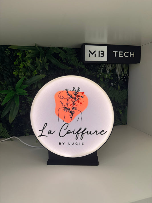 Logo Lumineux 3D Professionnel – Création pour “La Coiffure by Lucie”